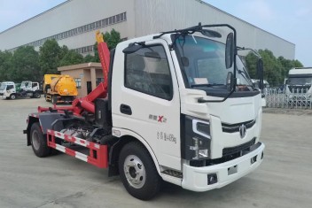 奧馳飛碟藍(lán)牌勾臂垃圾車