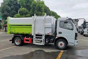 東風(fēng)多利卡8方掛桶式垃圾車