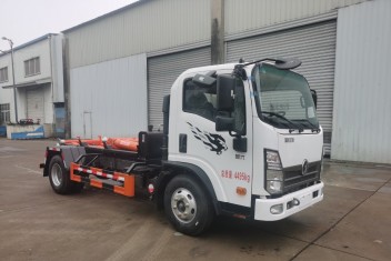 藍(lán)牌重汽王牌重載建筑垃圾車